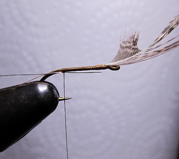 tying demo 007 (600x534).jpg