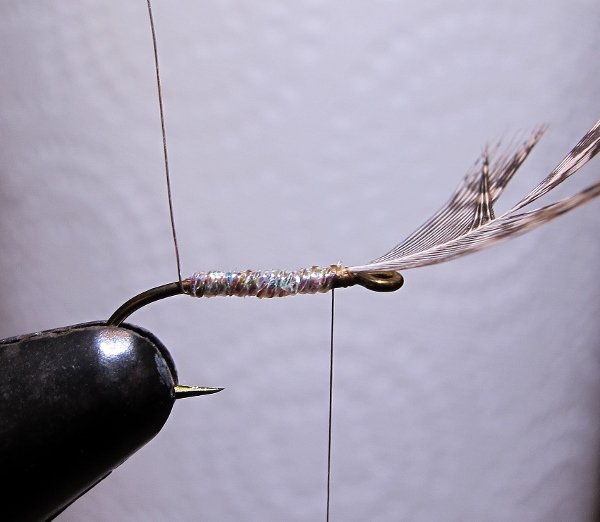 tying demo 009 (600x522).jpg